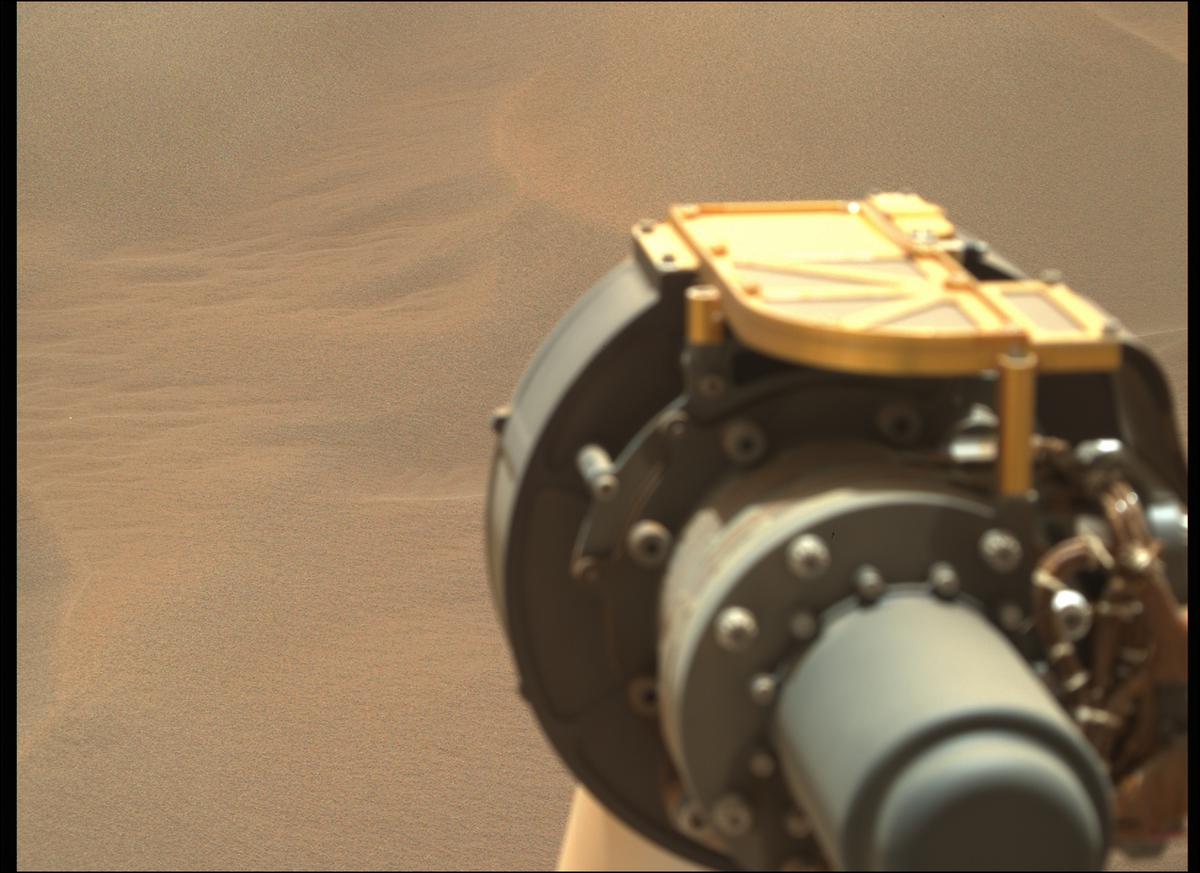 This image was taken by MCZ_RIGHT onboard NASA's Mars rover Perseverance on Sol 213