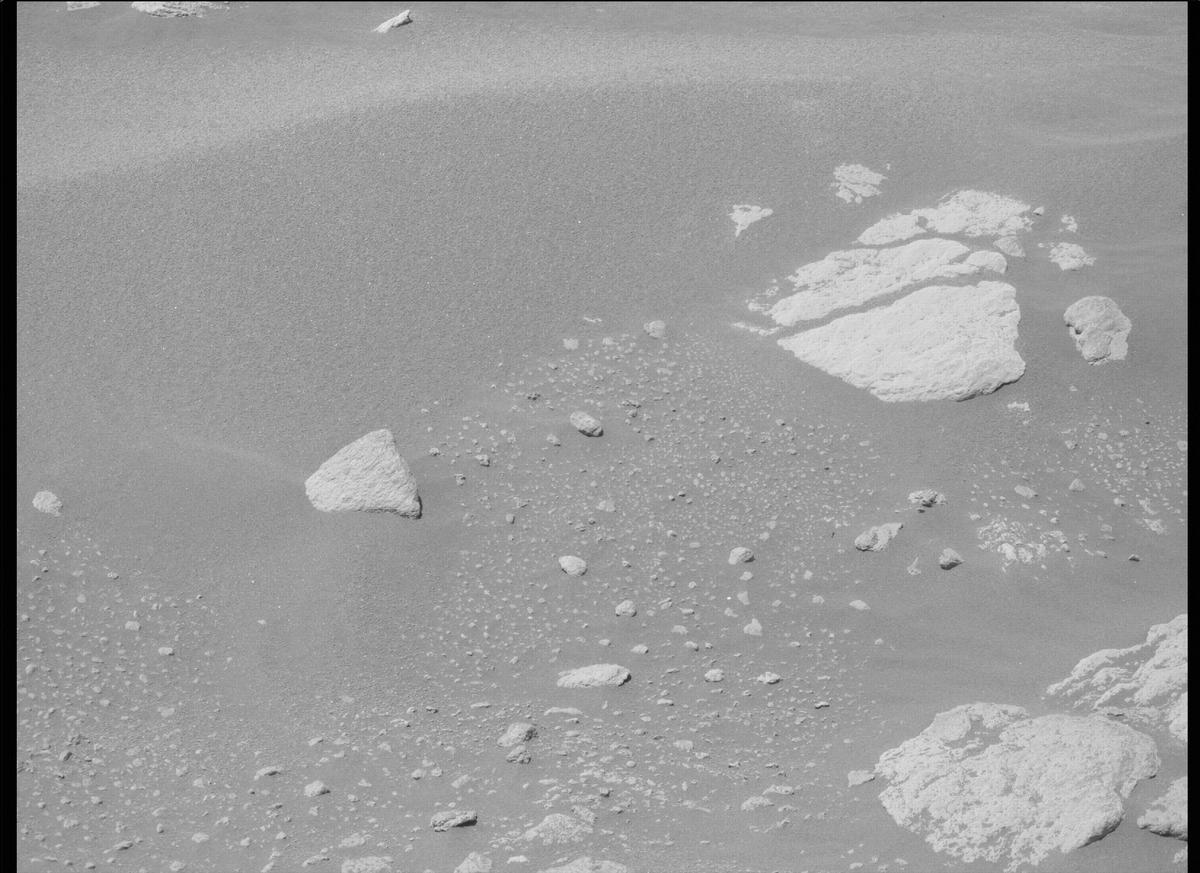 This image was taken by MCZ_RIGHT onboard NASA's Mars rover Perseverance on Sol 213