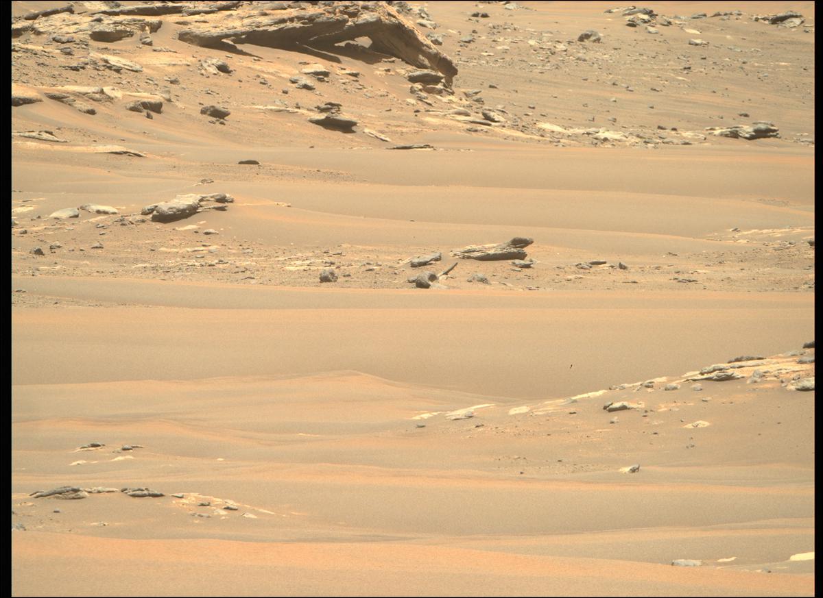 This image was taken by MCZ_RIGHT onboard NASA's Mars rover Perseverance on Sol 214