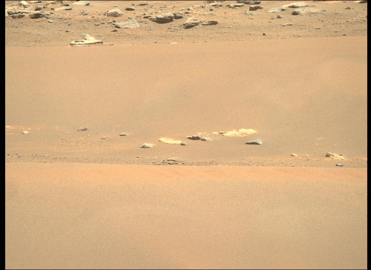 This image was taken by MCZ_RIGHT onboard NASA's Mars rover Perseverance on Sol 214