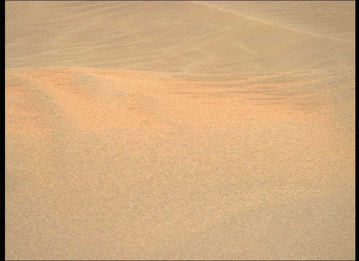 This image was taken by MCZ_RIGHT onboard NASA's Mars rover Perseverance on Sol 214