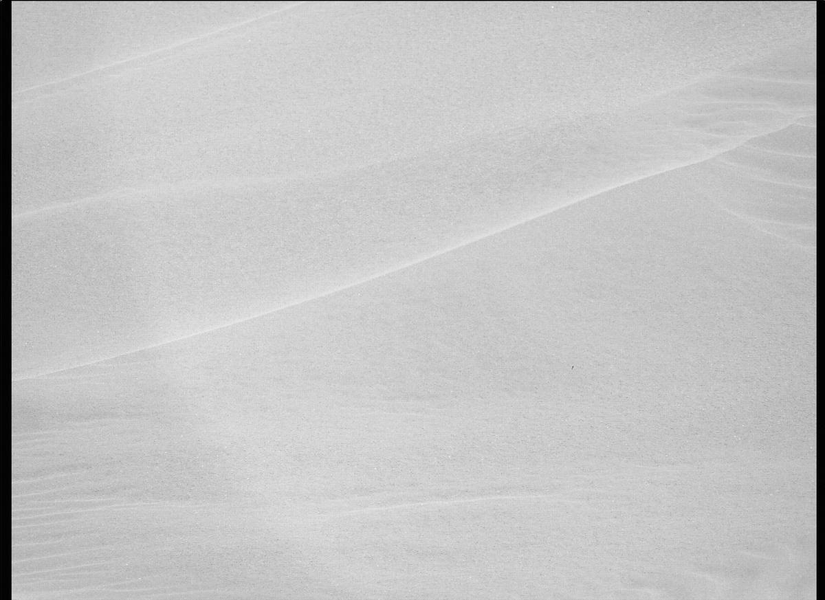 This image was taken by MCZ_RIGHT onboard NASA's Mars rover Perseverance on Sol 214