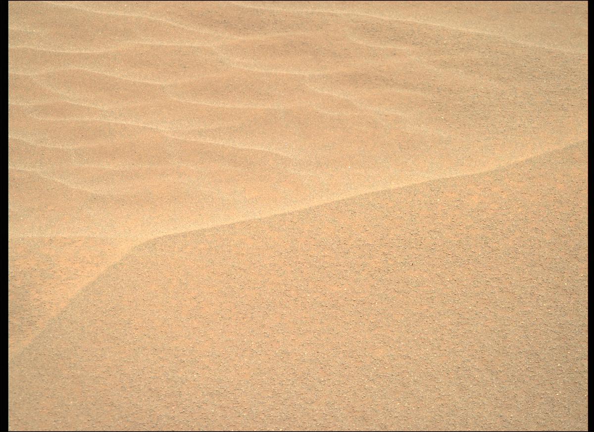 This image was taken by MCZ_RIGHT onboard NASA's Mars rover Perseverance on Sol 214