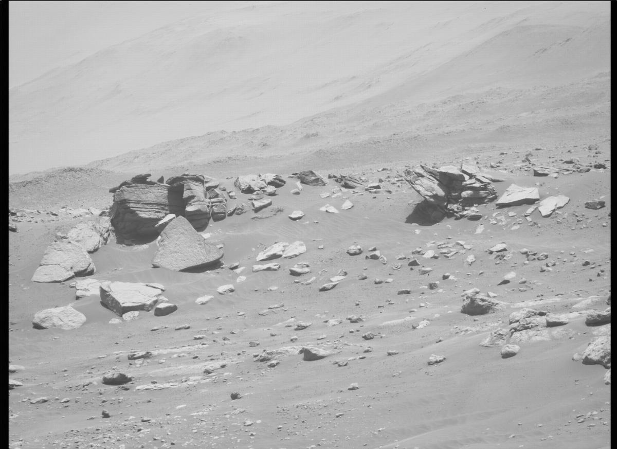 This image was taken by MCZ_RIGHT onboard NASA's Mars rover Perseverance on Sol 214