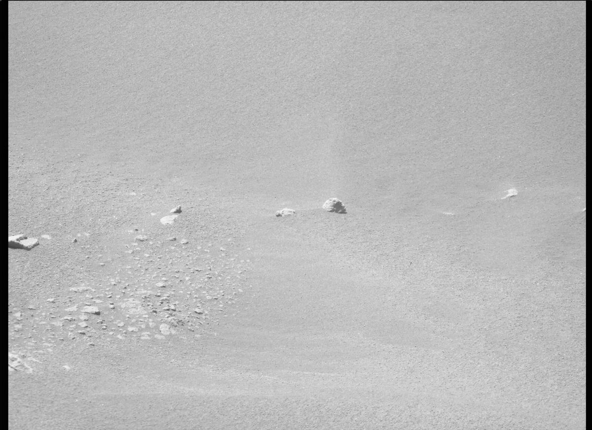 This image was taken by MCZ_RIGHT onboard NASA's Mars rover Perseverance on Sol 214