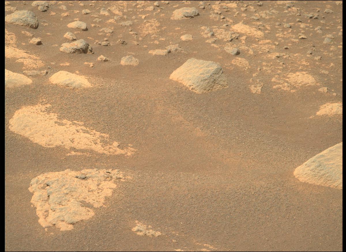 This image was taken by MCZ_RIGHT onboard NASA's Mars rover Perseverance on Sol 214