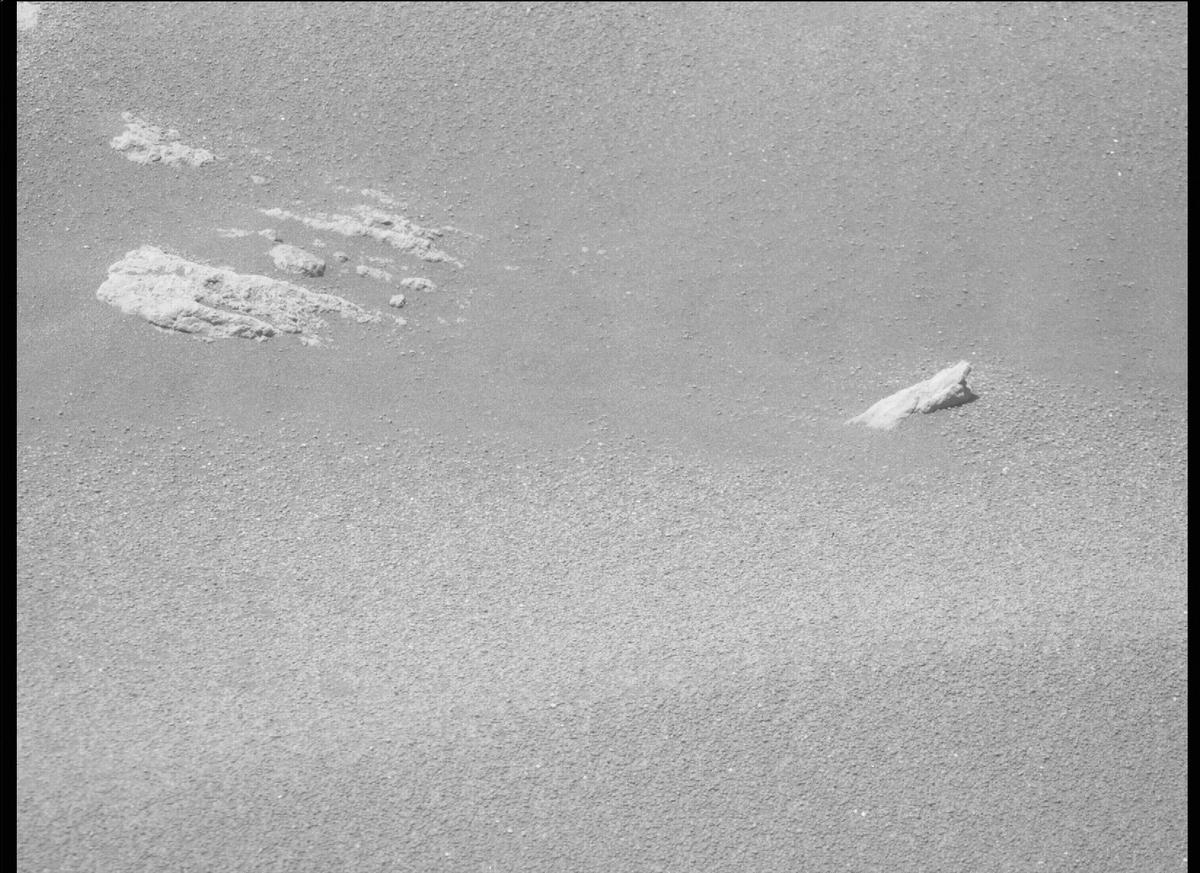 This image was taken by MCZ_RIGHT onboard NASA's Mars rover Perseverance on Sol 214