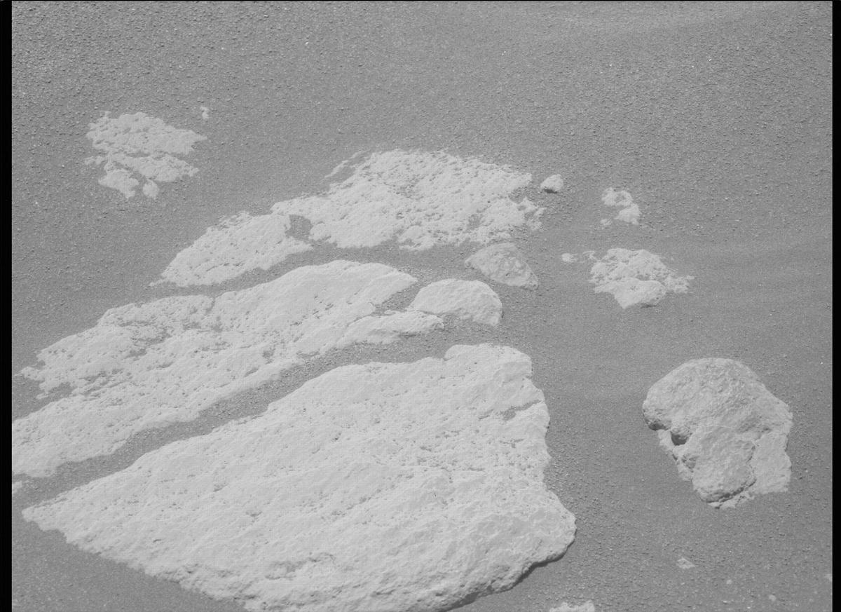This image was taken by MCZ_LEFT onboard NASA's Mars rover Perseverance on Sol 215