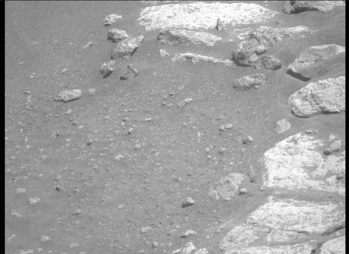 This image was taken by MCZ_RIGHT onboard NASA's Mars rover Perseverance on Sol 236