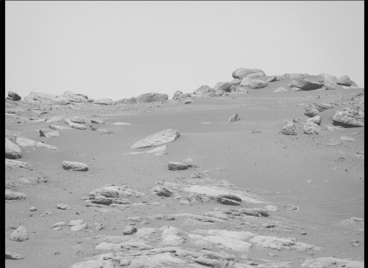 This image was taken by MCZ_RIGHT onboard NASA's Mars rover Perseverance on Sol 238