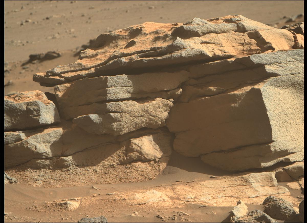 This image was taken by MCZ_RIGHT onboard NASA's Mars rover Perseverance on Sol 240