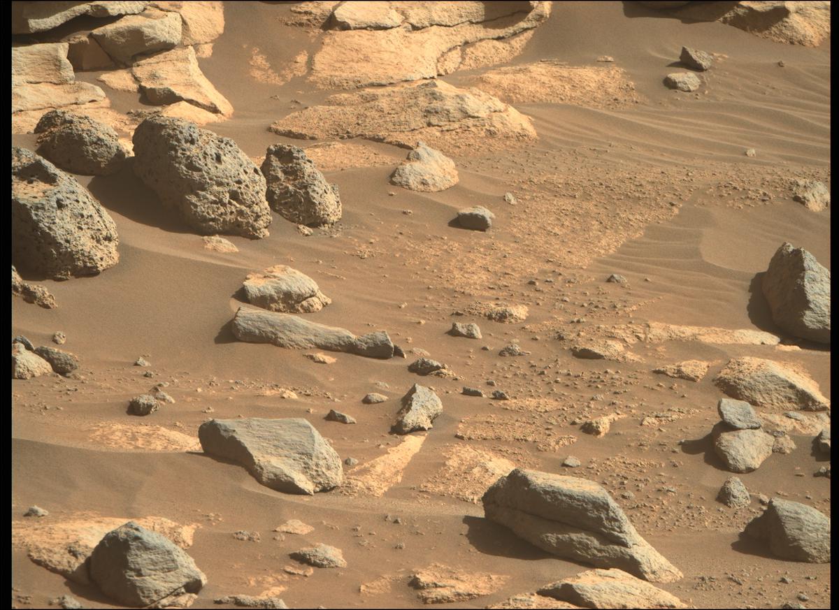 This image was taken by MCZ_RIGHT onboard NASA's Mars rover Perseverance on Sol 240