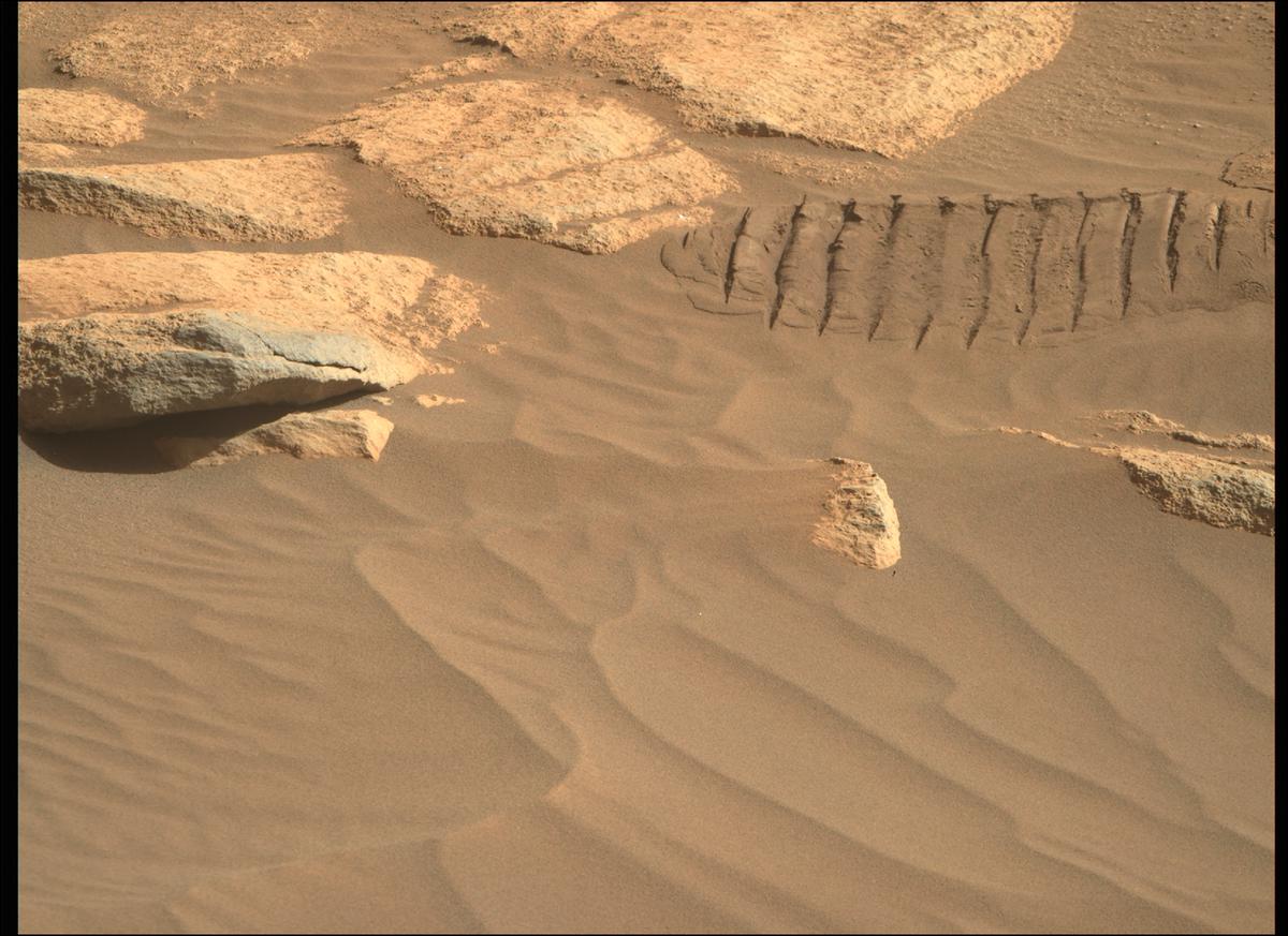 This image was taken by MCZ_RIGHT onboard NASA's Mars rover Perseverance on Sol 240
