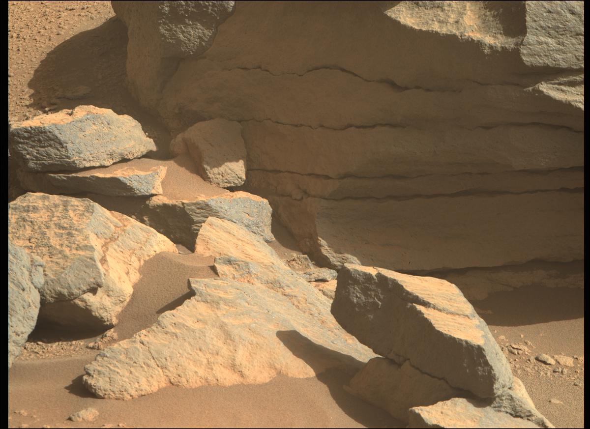 This image was taken by MCZ_RIGHT onboard NASA's Mars rover Perseverance on Sol 240