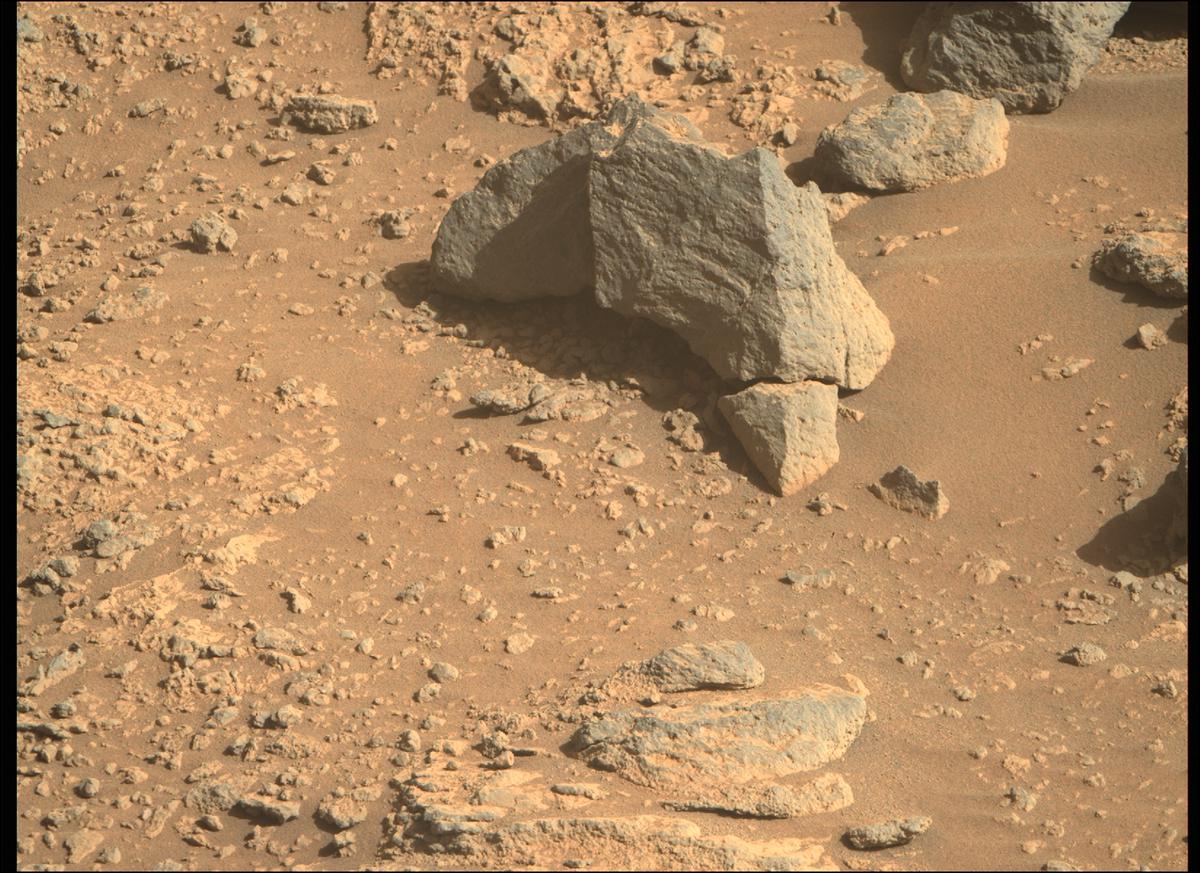 This image was taken by MCZ_RIGHT onboard NASA's Mars rover Perseverance on Sol 240
