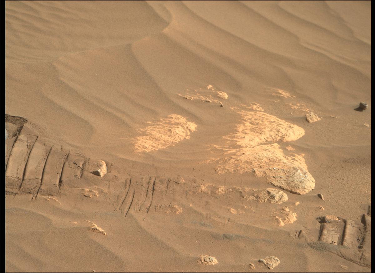 This image was taken by MCZ_RIGHT onboard NASA's Mars rover Perseverance on Sol 240