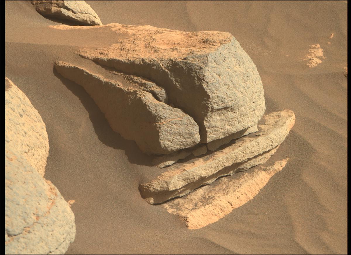 This image was taken by MCZ_RIGHT onboard NASA's Mars rover Perseverance on Sol 240