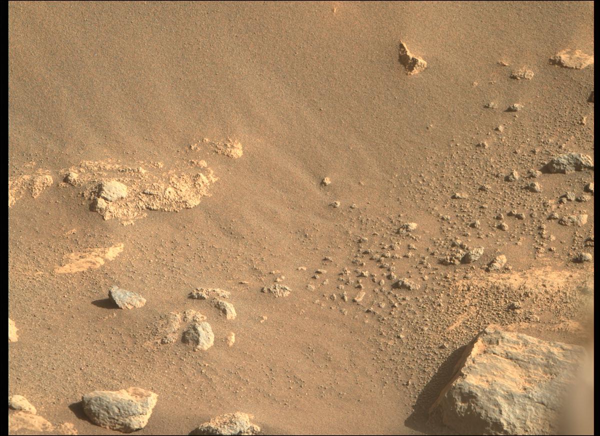 This image was taken by MCZ_RIGHT onboard NASA's Mars rover Perseverance on Sol 240