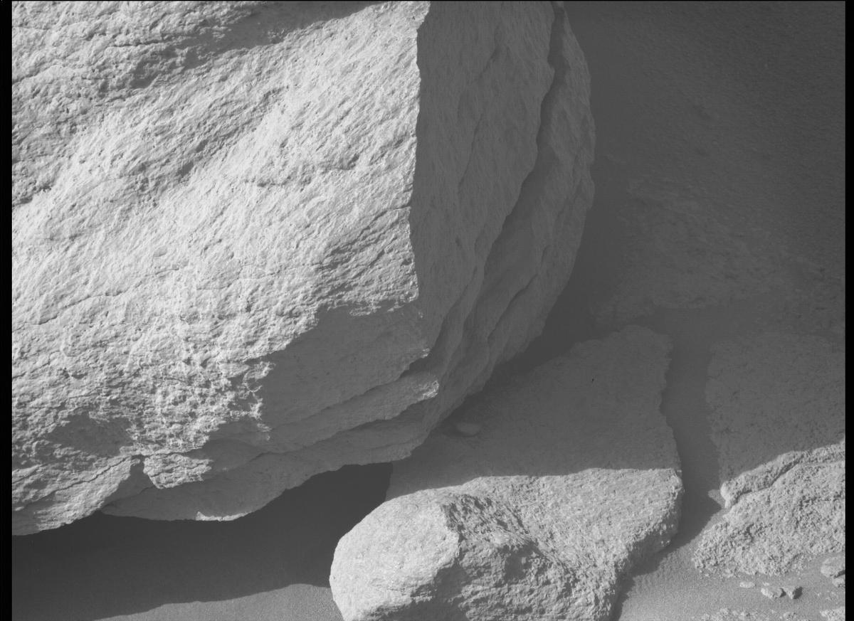 This image was taken by MCZ_RIGHT onboard NASA's Mars rover Perseverance on Sol 240