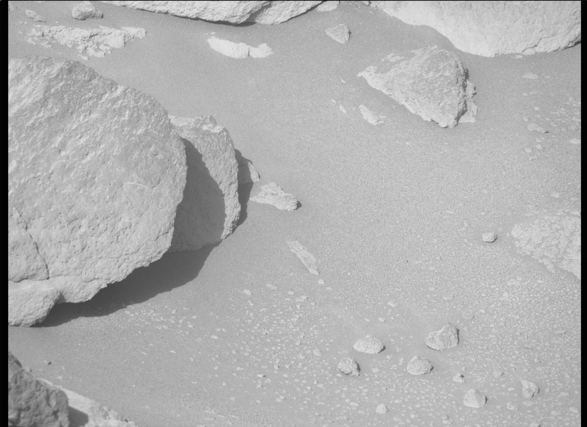 This image was taken by MCZ_RIGHT onboard NASA's Mars rover Perseverance on Sol 240