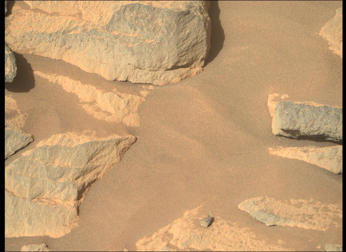 This image was taken by MCZ_RIGHT onboard NASA's Mars rover Perseverance on Sol 240