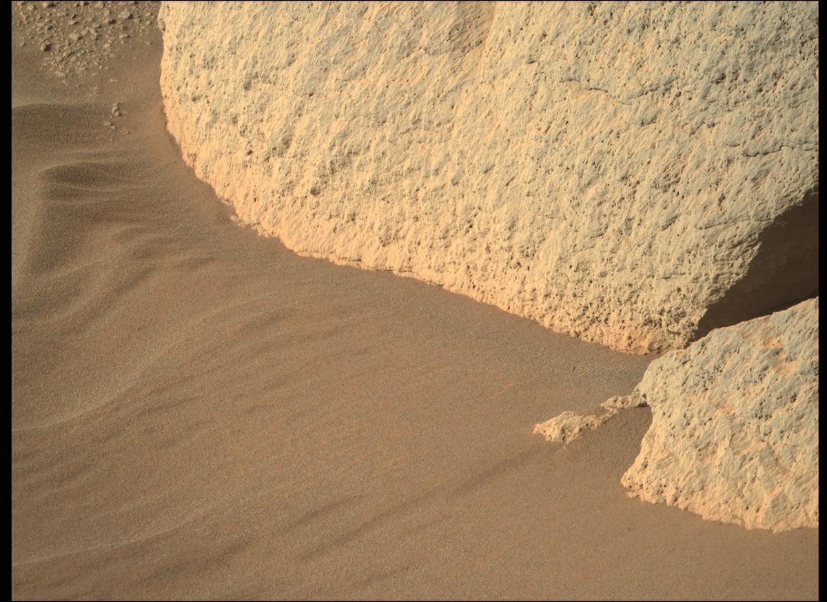 This image was taken by MCZ_RIGHT onboard NASA's Mars rover Perseverance on Sol 240