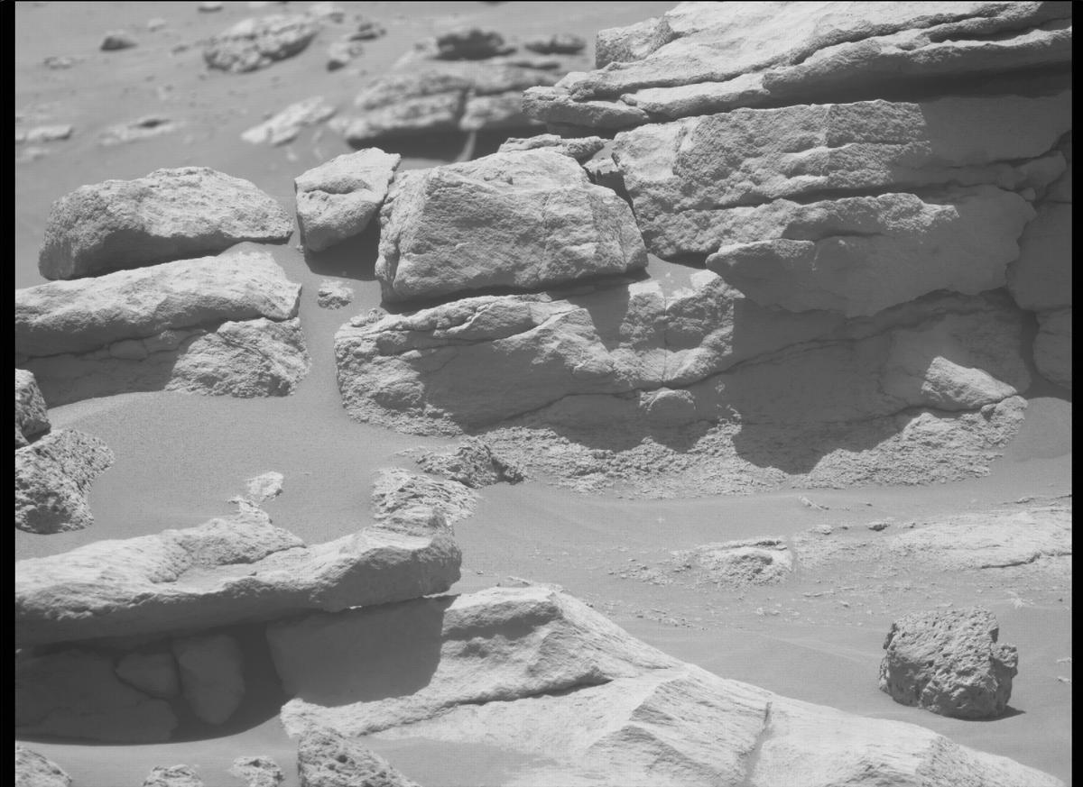 This image was taken by MCZ_RIGHT onboard NASA's Mars rover Perseverance on Sol 252