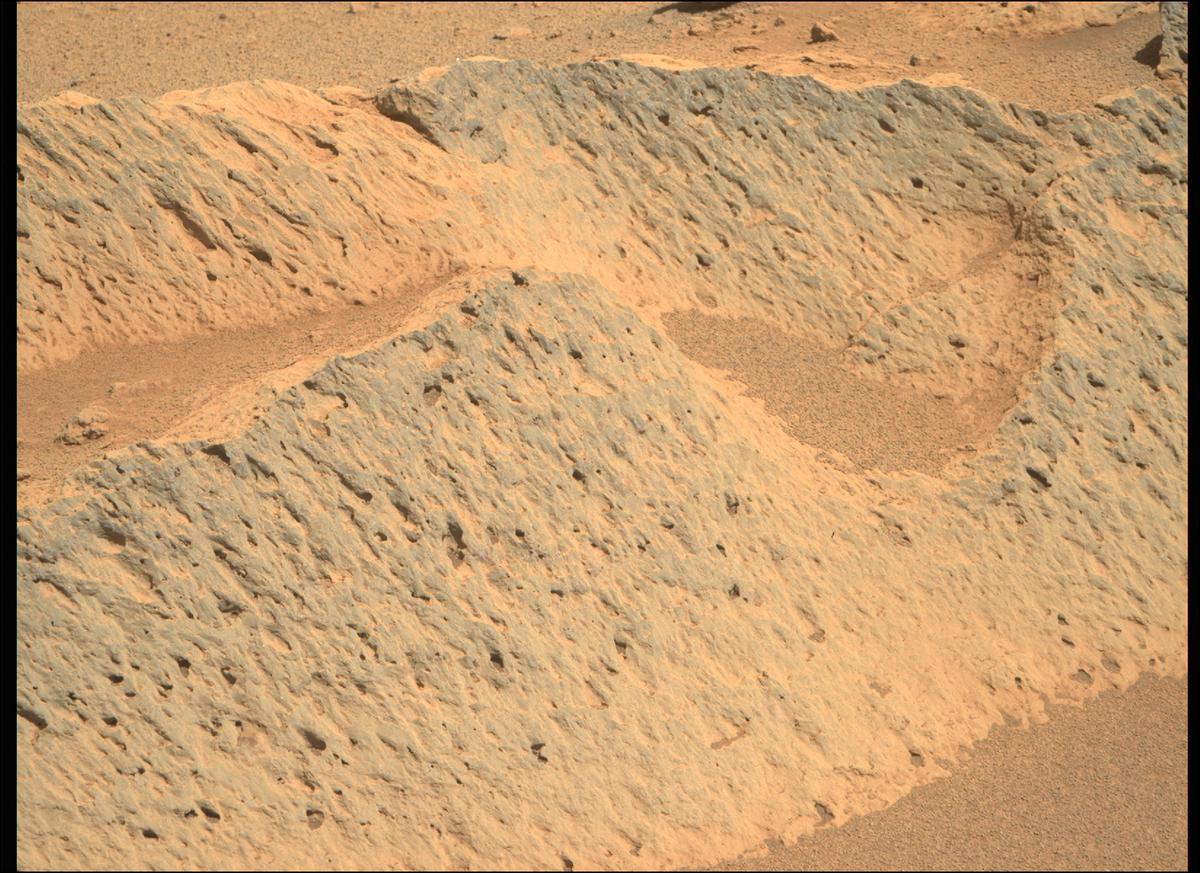 This image was taken by MCZ_RIGHT onboard NASA's Mars rover Perseverance on Sol 256