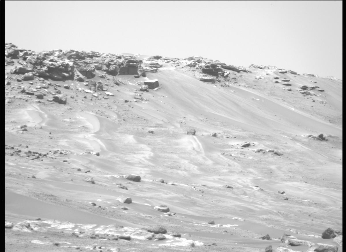 This image was taken by MCZ_RIGHT onboard NASA's Mars rover Perseverance on Sol 265