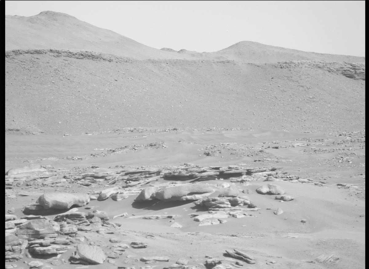 This image was taken by MCZ_LEFT onboard NASA's Mars rover Perseverance on Sol 275