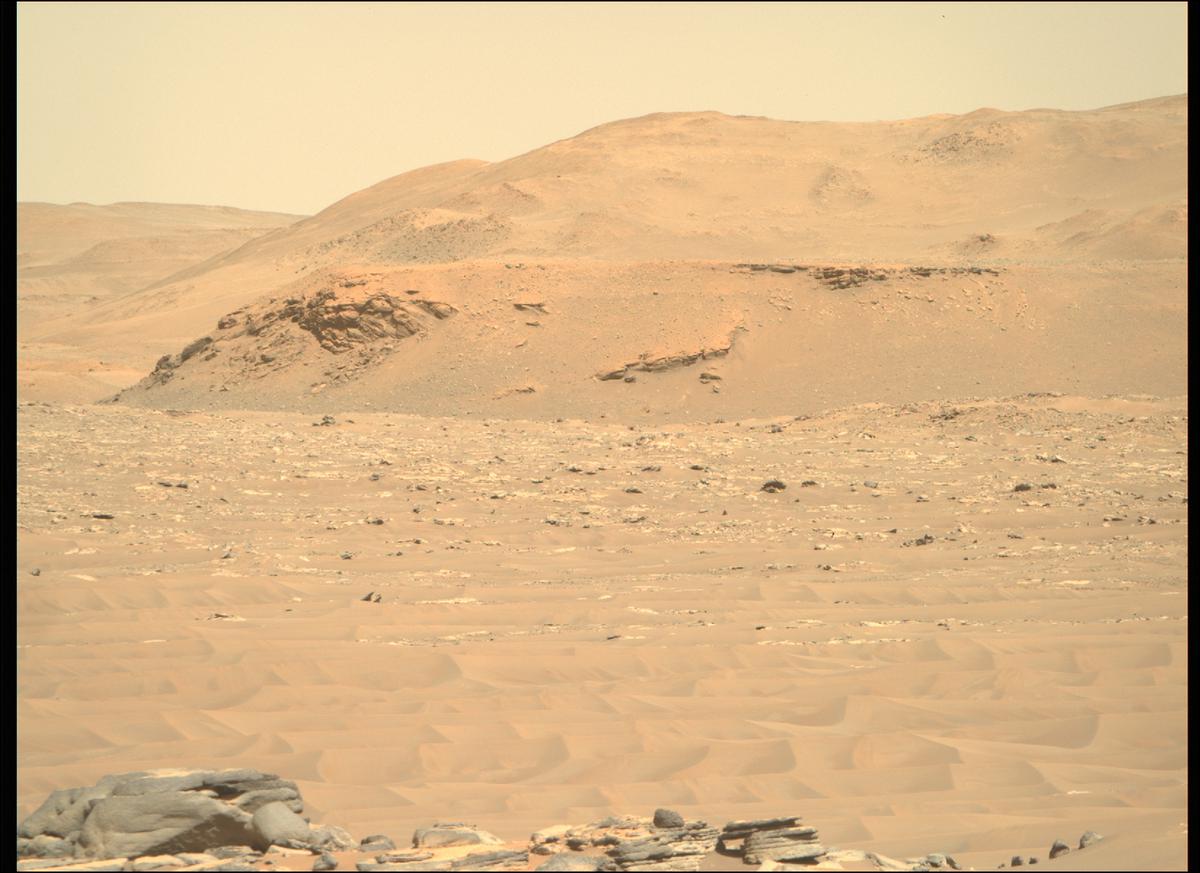 This image was taken by MCZ_RIGHT onboard NASA's Mars rover Perseverance on Sol 275