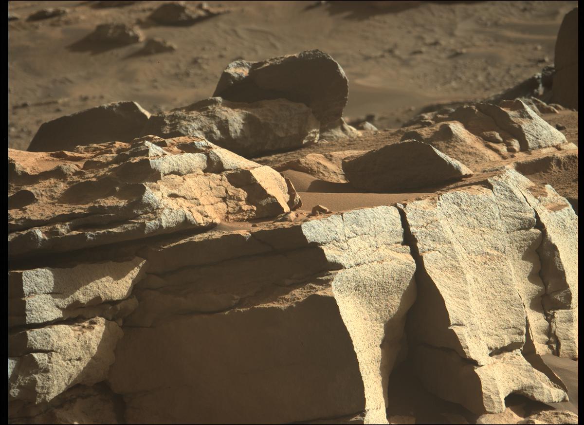 This image was taken by MCZ_LEFT onboard NASA's Mars rover Perseverance on Sol 279