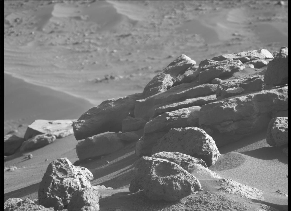 This image was taken by MCZ_RIGHT onboard NASA's Mars rover Perseverance on Sol 279