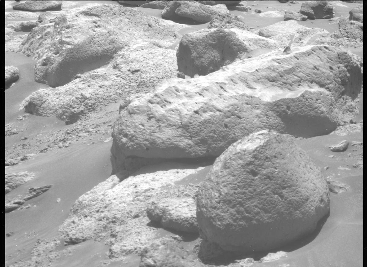 This image was taken by MCZ_RIGHT onboard NASA's Mars rover Perseverance on Sol 281