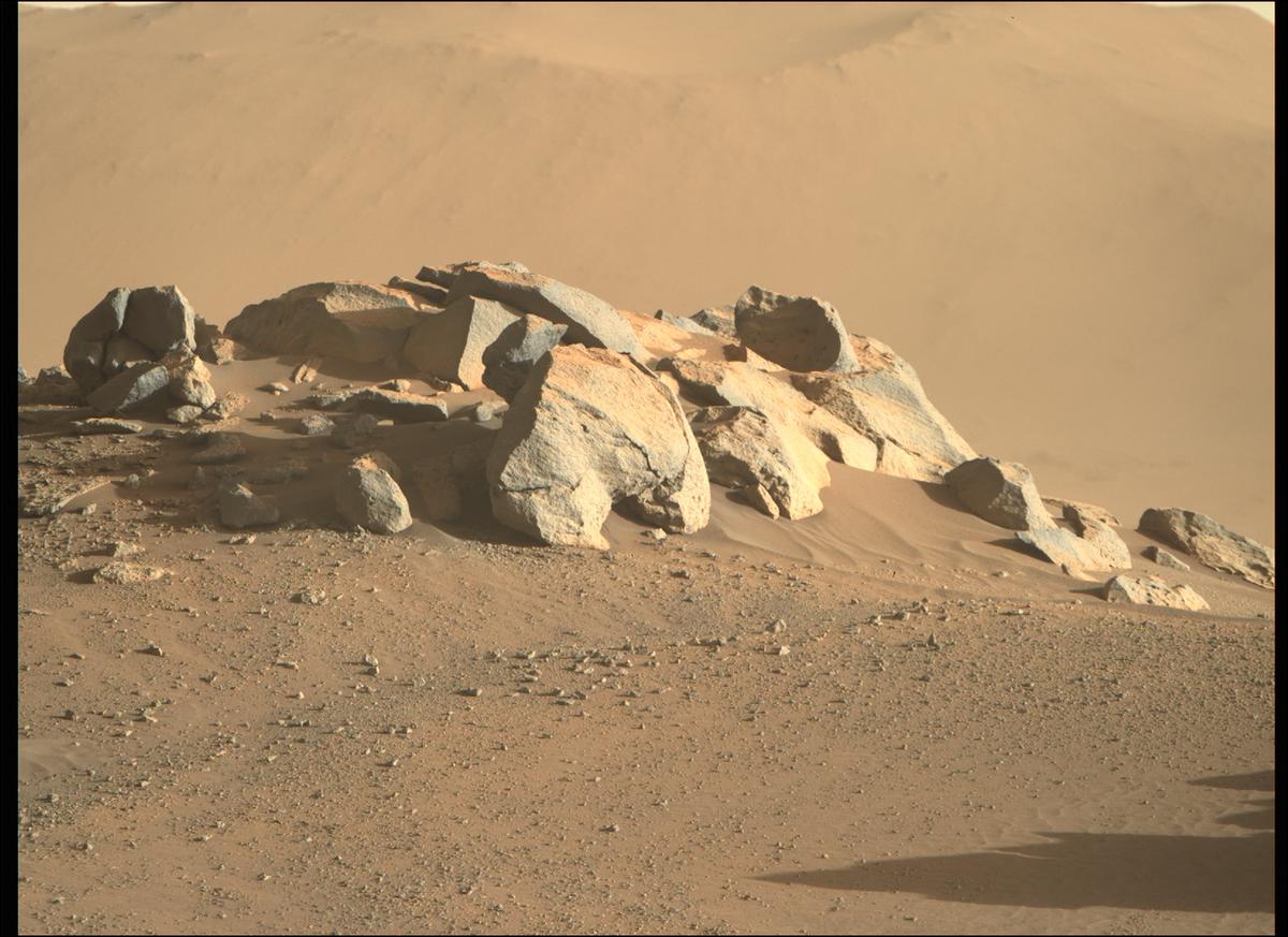 This image was taken by MCZ_RIGHT onboard NASA's Mars rover Perseverance on Sol 289