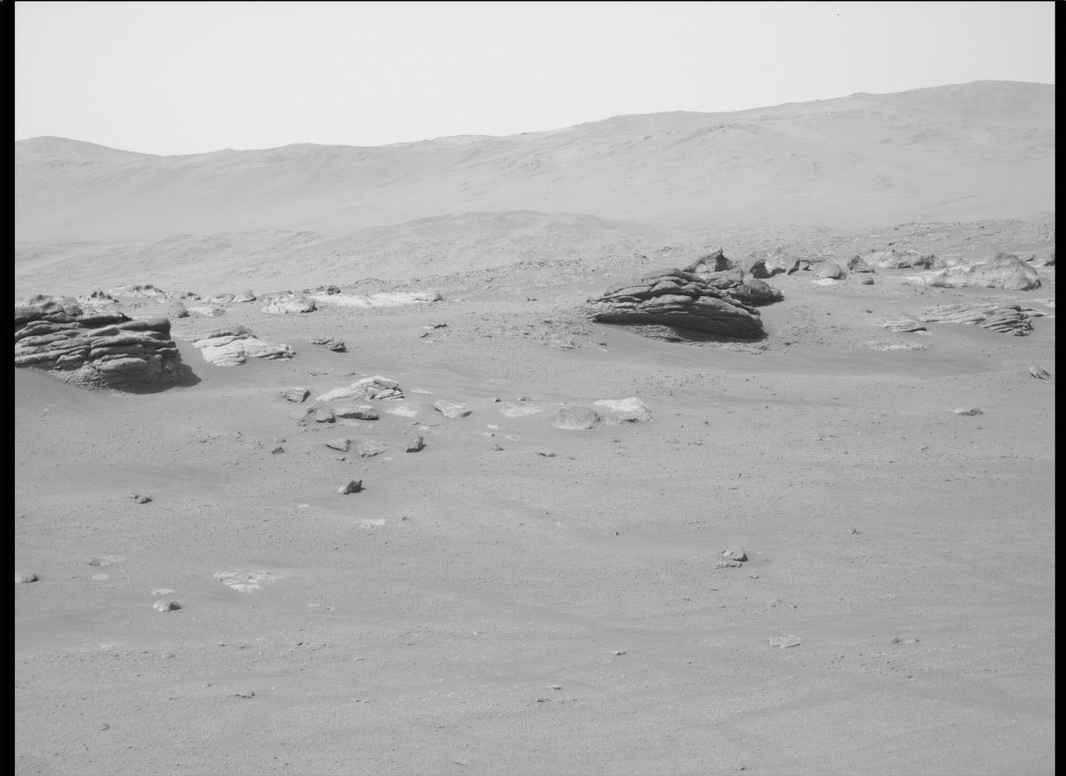 This image was taken by MCZ_RIGHT onboard NASA's Mars rover Perseverance on Sol 292