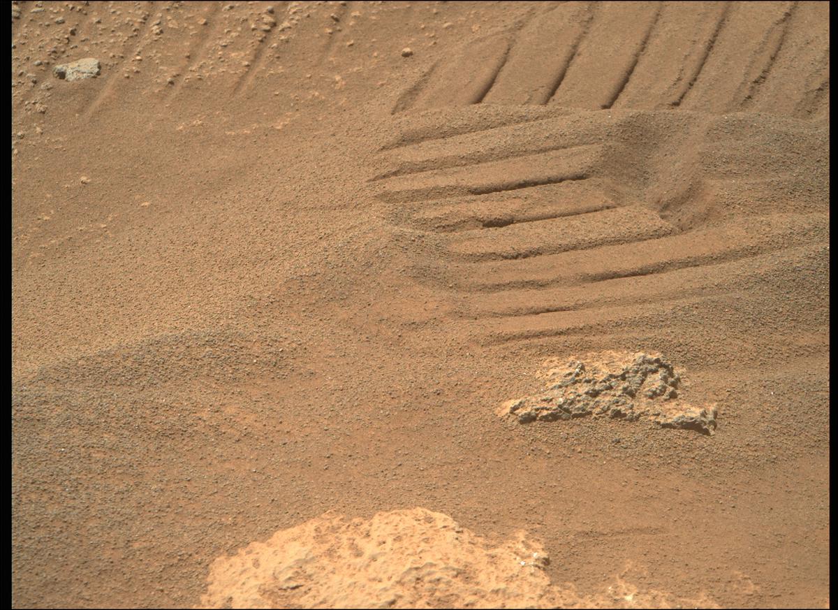 This image was taken by MCZ_RIGHT onboard NASA's Mars rover Perseverance on Sol 296