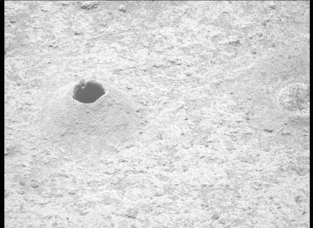 This image was taken by MCZ_RIGHT onboard NASA's Mars rover Perseverance on Sol 297