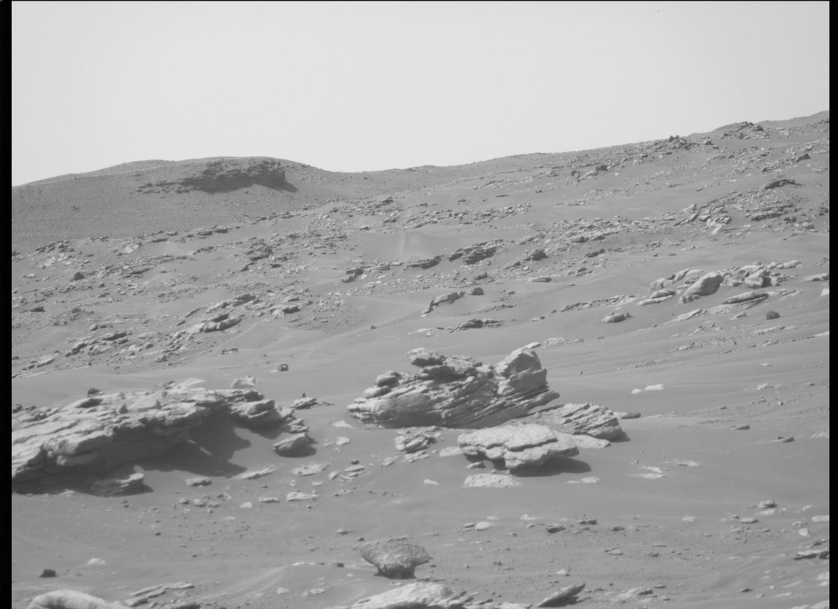 This image was taken by MCZ_RIGHT onboard NASA's Mars rover Perseverance on Sol 298