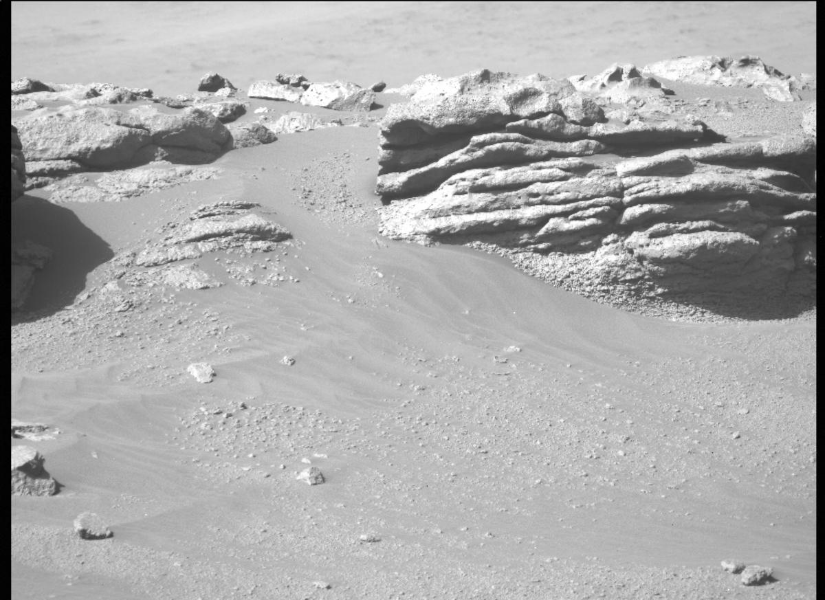 This image was taken by MCZ_LEFT onboard NASA's Mars rover Perseverance on Sol 302