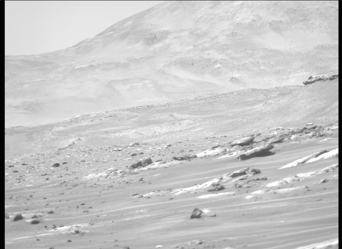 This image was taken by MCZ_RIGHT onboard NASA's Mars rover Perseverance on Sol 304