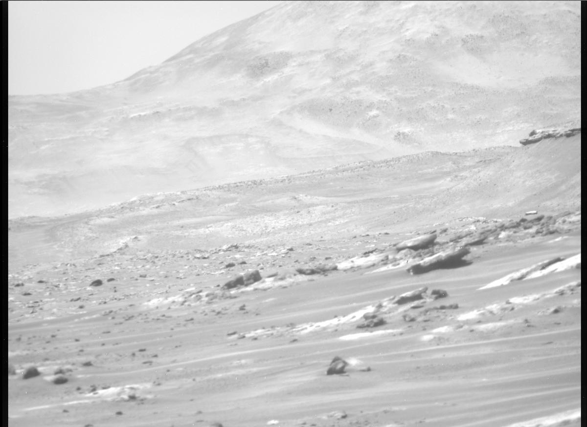 This image was taken by MCZ_RIGHT onboard NASA's Mars rover Perseverance on Sol 304