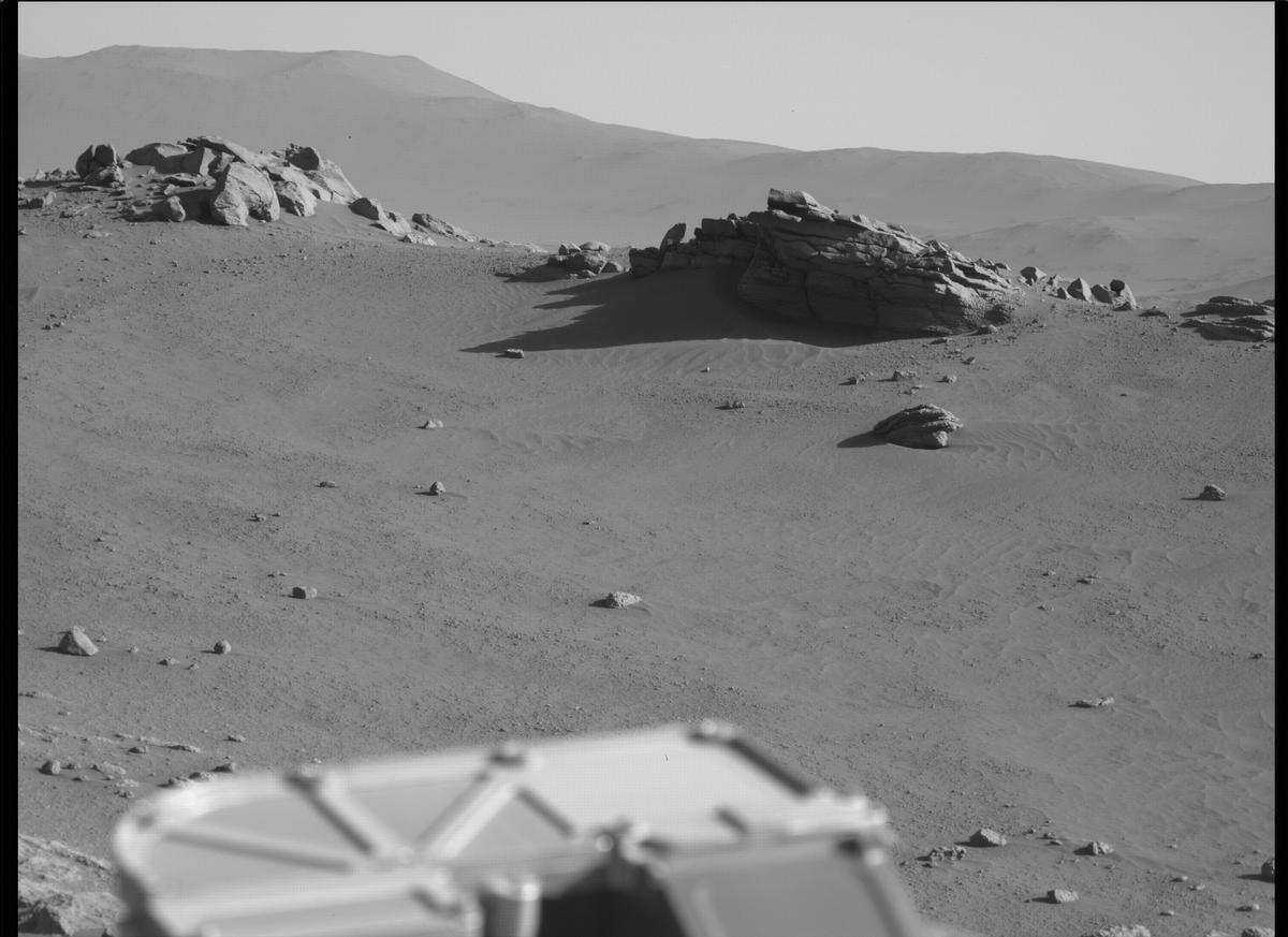 This image was taken by MCZ_LEFT onboard NASA's Mars rover Perseverance on Sol 307