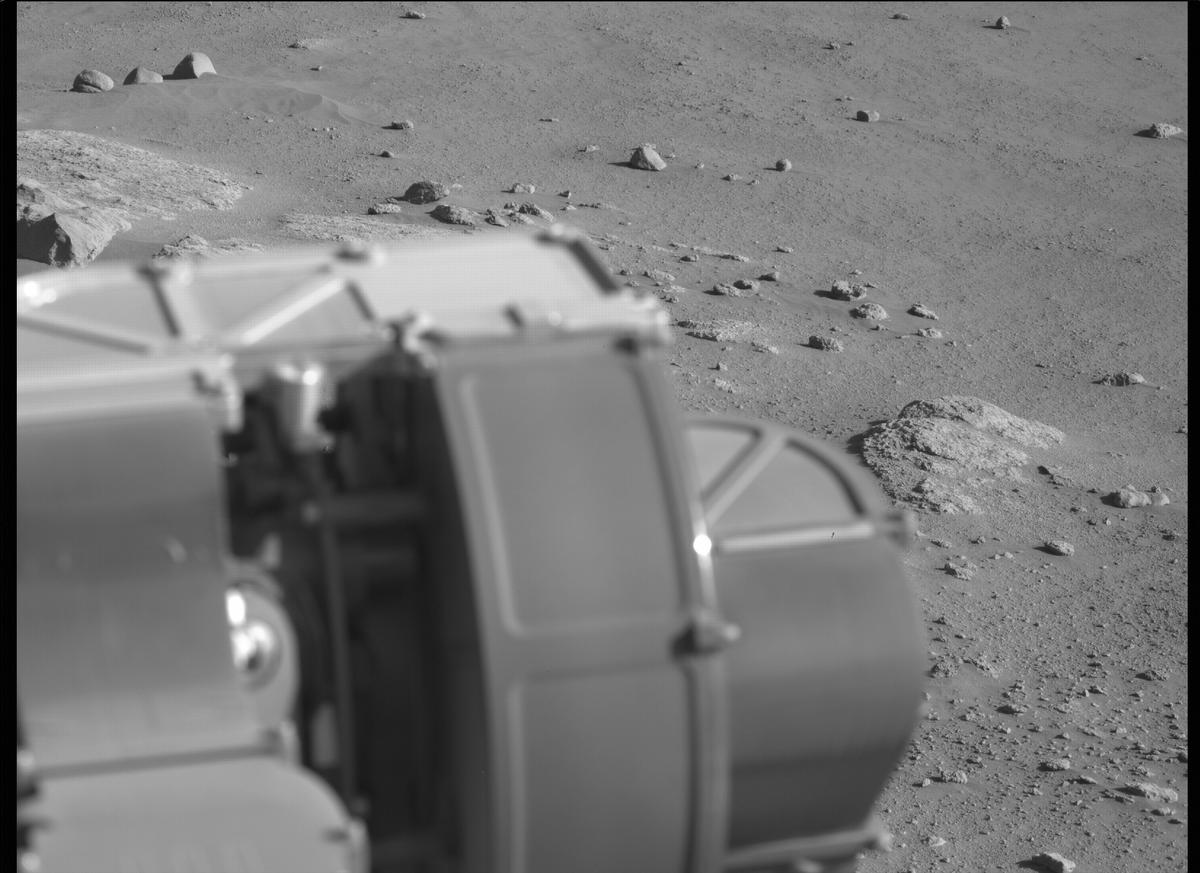 This image was taken by MCZ_RIGHT onboard NASA's Mars rover Perseverance on Sol 307