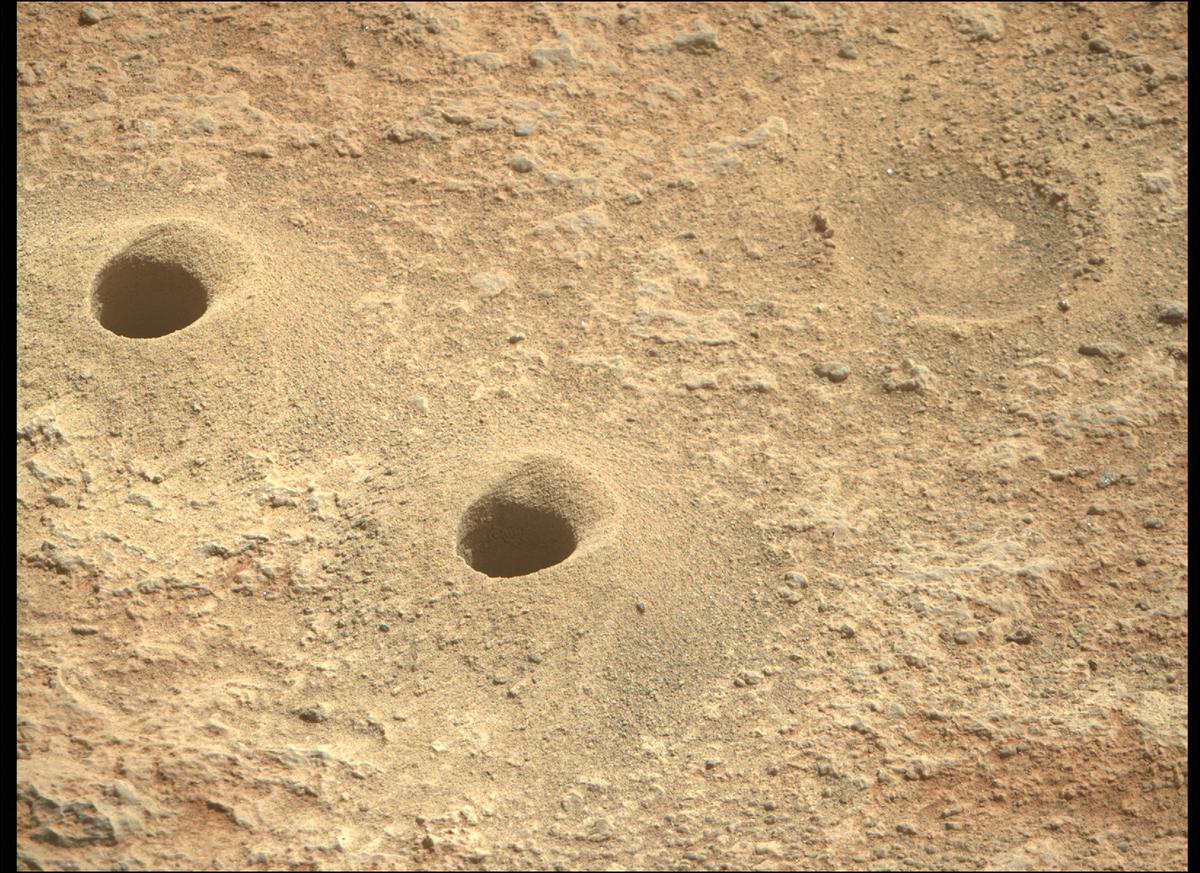 This image was taken by MCZ_RIGHT onboard NASA's Mars rover Perseverance on Sol 318