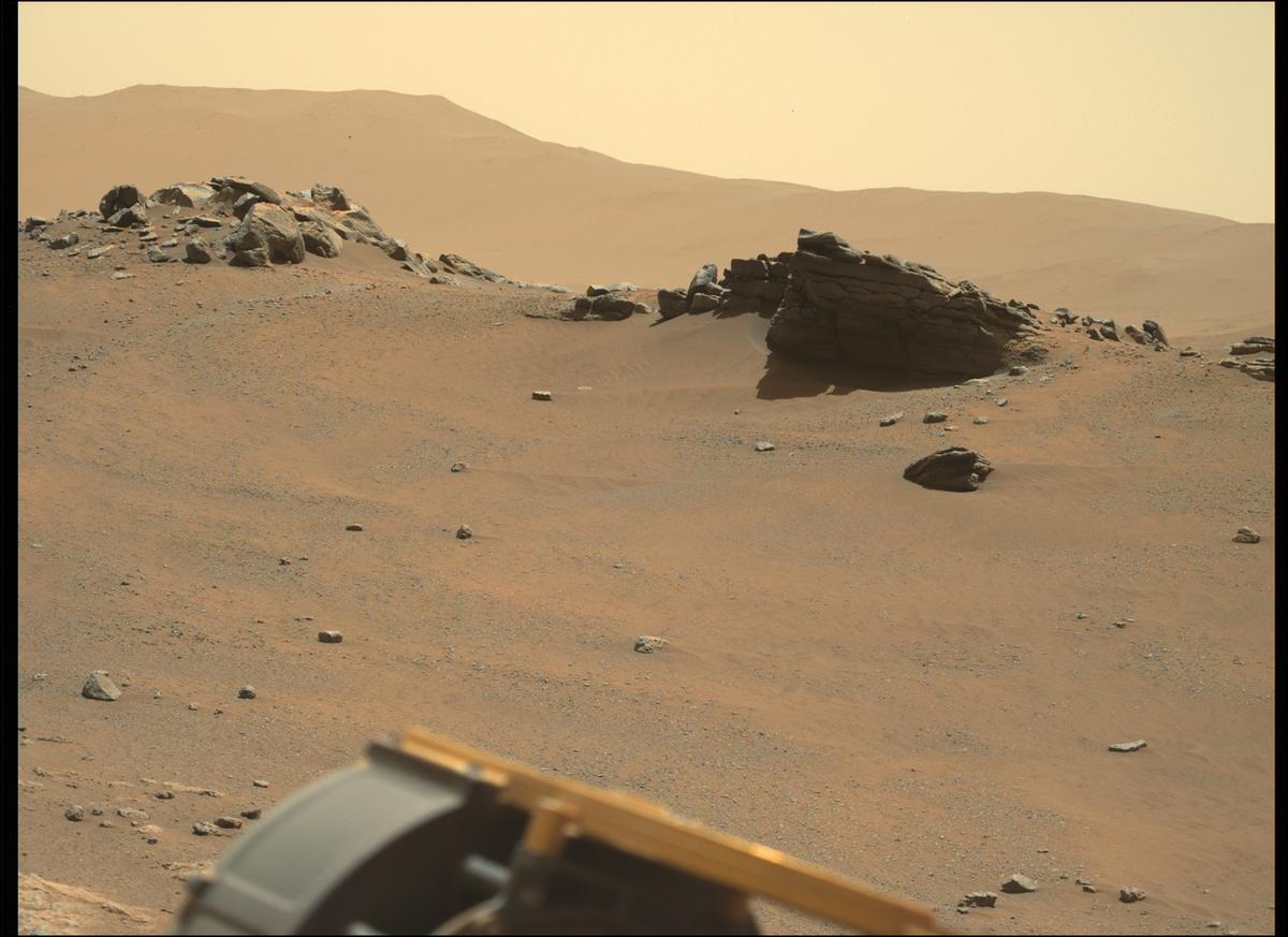 This image was taken by MCZ_LEFT onboard NASA's Mars rover Perseverance on Sol 320