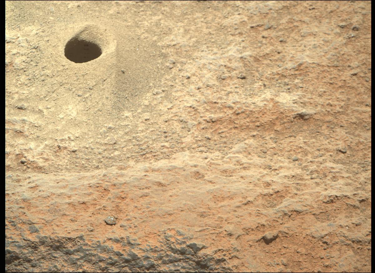 This image was taken by MCZ_RIGHT onboard NASA's Mars rover Perseverance on Sol 320