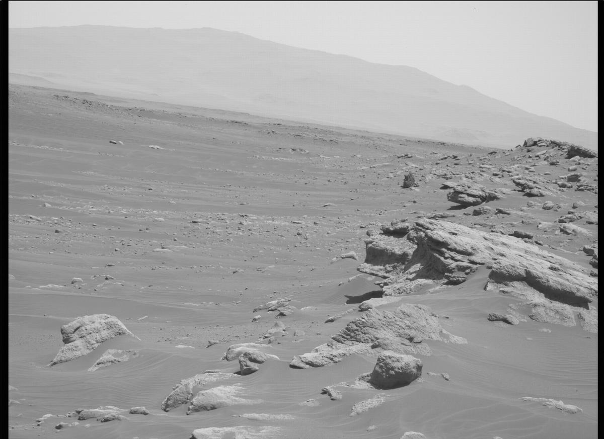 This image was taken by MCZ_RIGHT onboard NASA's Mars rover Perseverance on Sol 320
