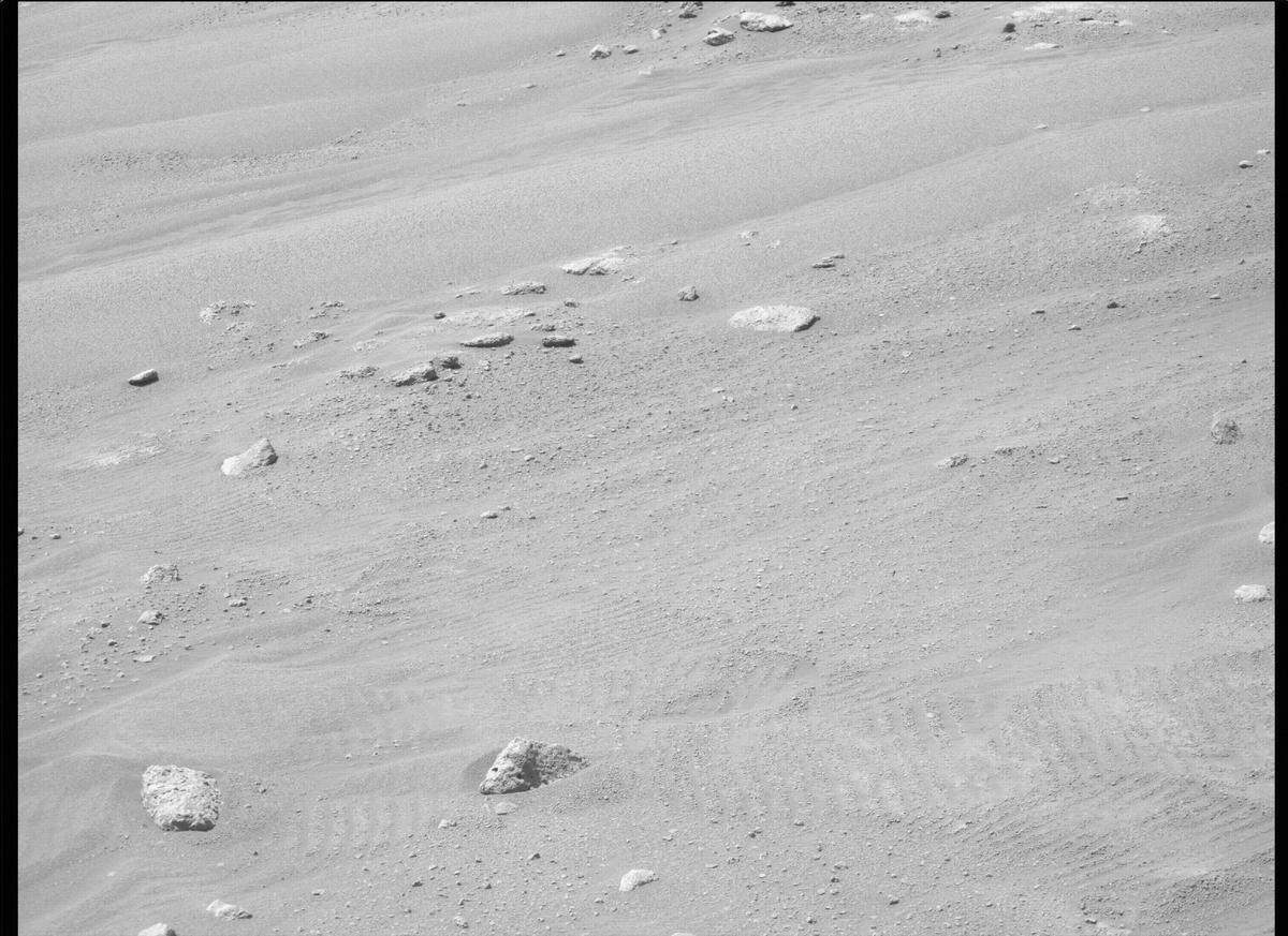 This image was taken by MCZ_RIGHT onboard NASA's Mars rover Perseverance on Sol 320