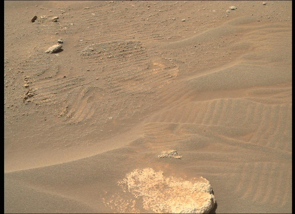 This image was taken by MCZ_RIGHT onboard NASA's Mars rover Perseverance on Sol 320